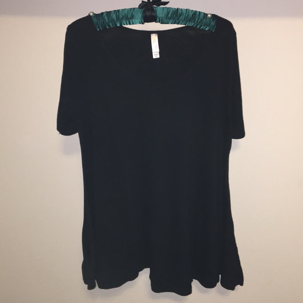 LuLaRoe black perfect Tee size Medium